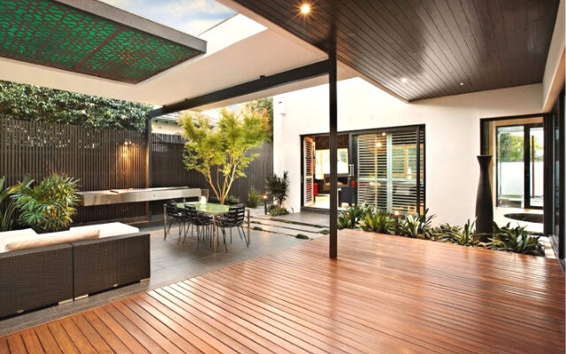 Найкращі матеріали та поради: Чим підшити стелю на терасі?