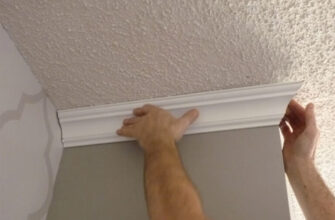 Найкращі способи та матеріали для приклеювання багетів на стелю