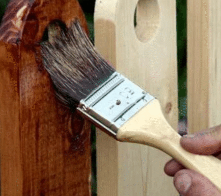 Найкращі засоби для захисту деревини від вологи: обробка та поради