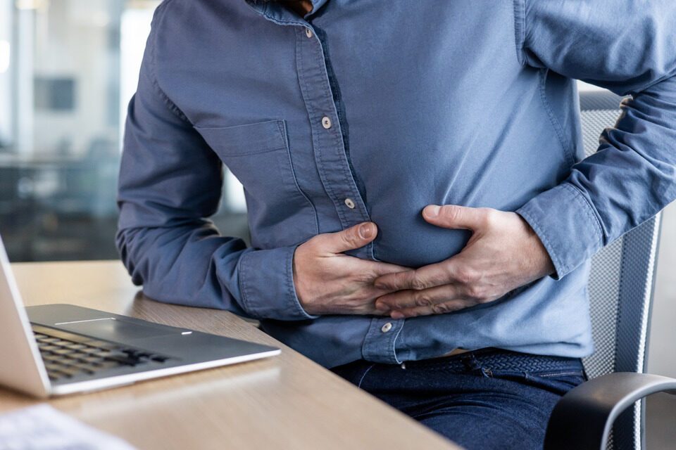 Біль у лівому боці: що це може бути, як зрозуміти причину і коли ...