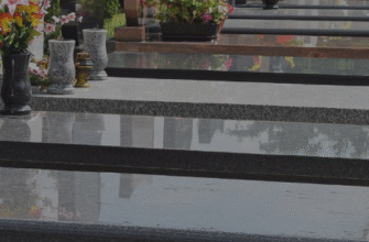 Оптимальне покриття для пам’ятника з крошки: поради та матеріали