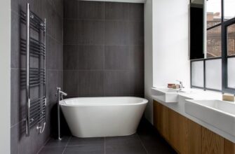 Ось оптимізований заголовок для вашої статті:  
Чим обклеїти стіни у ванній: найкращі матеріали та поради