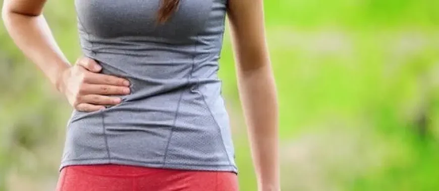 Причини болю під правим ребром спереду: що може ховатися за симптомом?