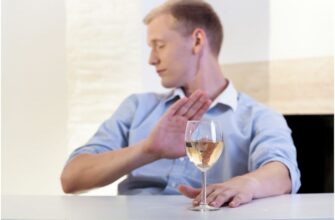 Причини та небезпека блювання з кров’ю після вживання алкоголю