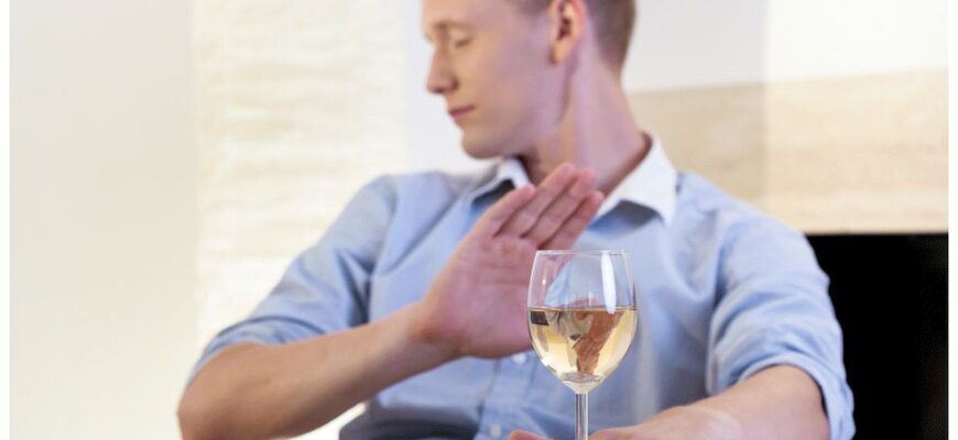 Причини та небезпека блювання з кров’ю після вживання алкоголю