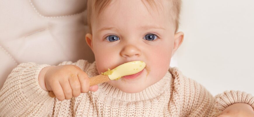 Причини зригування у немовлят після грудного вигодовування: поради експертів