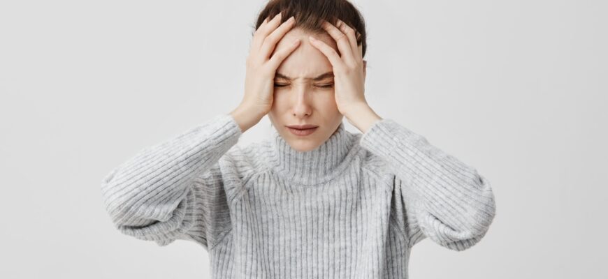 Пульсуюча біль в правій частині голови: причини та лікування