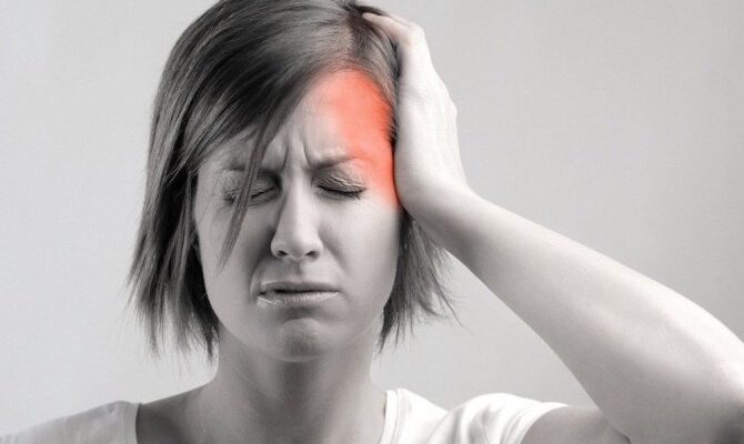 Пульсуючий біль у скронях: причини, симптоми та способи лікування