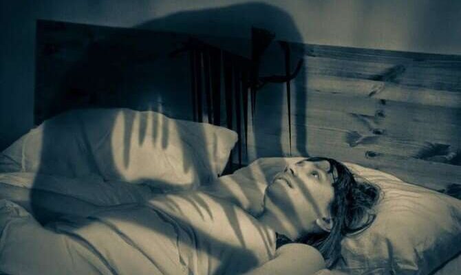 Що означає, якщо сниться дірка в стіні: тлумачення сновидінь для вас