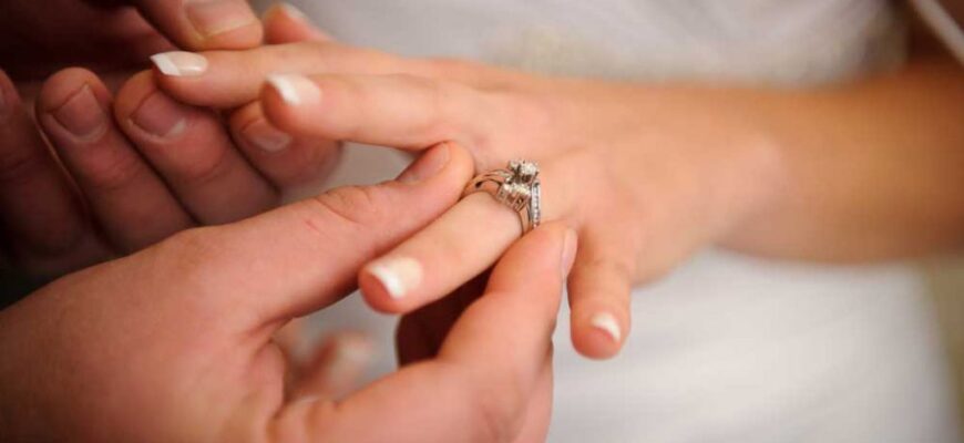 Сонник: до чого сниться кільце на пальці та що воно символізує?