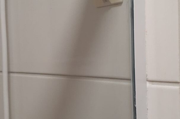 Як безпечно зняти силікон з акрилової ванни: дієві методи та поради