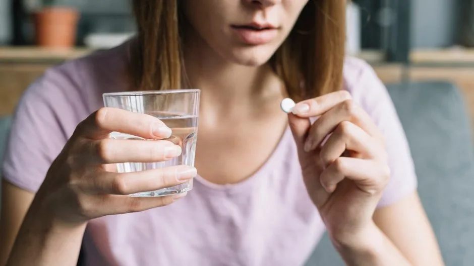 Жовті виділення у жінок • Види • Причини • Лікування | МАМ