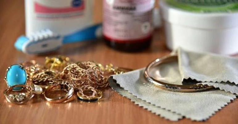 Як ефективно почистити медичне золото: поради та засоби для догляду Як ефективно почистити медичне золото: поради та засоби для догляду