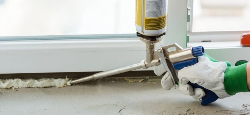 Як ефективно та безпечно відмити монтажну піну з поверхні вікна