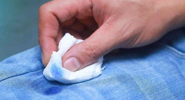 Як ефективно вивести віск з одягу: дієві методи та поради