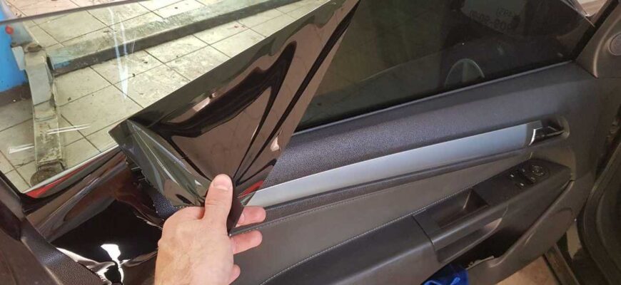 Як легко та безпечно зняти тонувальну плівку з вікон автомобіля