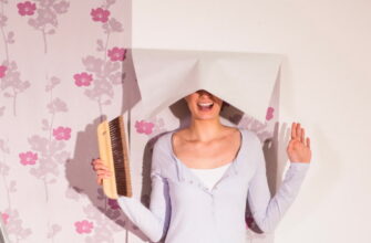 Як правильно і ефективно підклеїти відсталі шпалери: поради та засоби