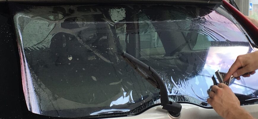 Як правильно та легко зняти сонцезахисну плівку з вікна: поради та методи