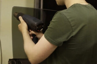 Як швидко та безпечно зняти плівку з вікон вашого авто