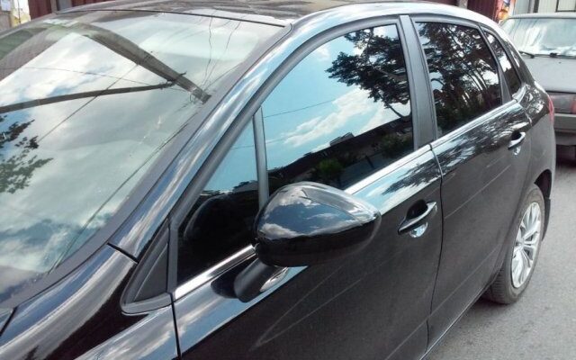 Як швидко та безпечно зняти тонування скла автомобіля самостійно