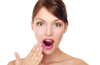 Як швидко та ефективно зняти набряк на обличчі: поради та методи