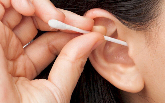 Які засоби використовувати для закапування вух в домашніх умовах?