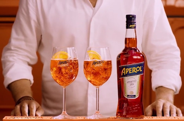 З чим пити Апероль: секрети ідеальних поєднань з напоєм З чим пити Апероль: секрети ідеальних поєднань з напоєм