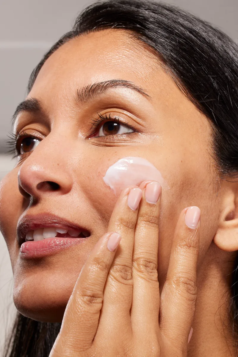 Догляд за шкірою обличчя після 30-40 років | Блог Medik8