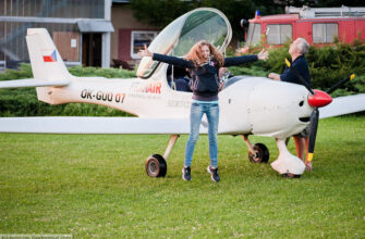 Багато літаків у небі уві сні: тлумачення та значення сновидіння