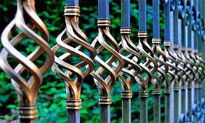 Чи має право сусід встановити паркан на межі: законодавчий аспект