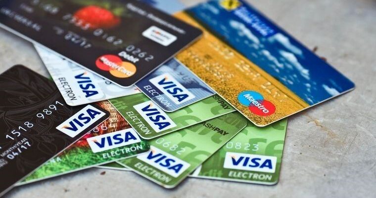 Чи має право виконавча служба блокувати зарплатну картку військового?