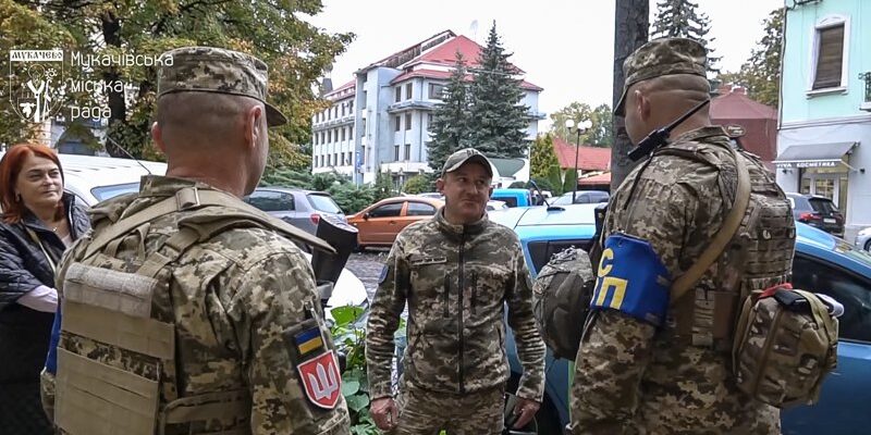 Чи може поліція зупиняти військових під час воєнного стану в Україні?