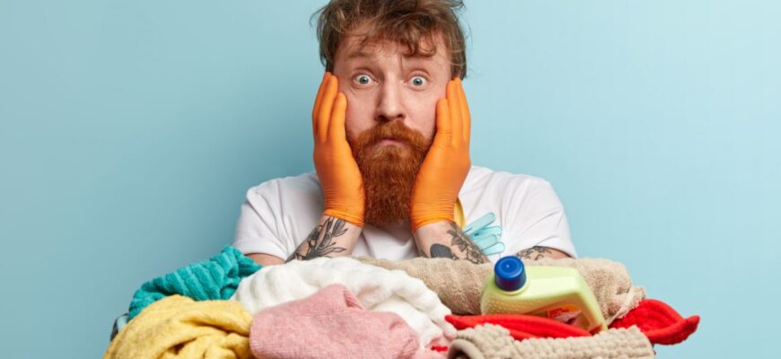 Чи можна безпечно випрати дублянку в пральній машині: поради та ризики