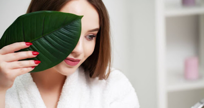 Чи можна давити прищі: як правильно доглядати за проблемною шкірою?