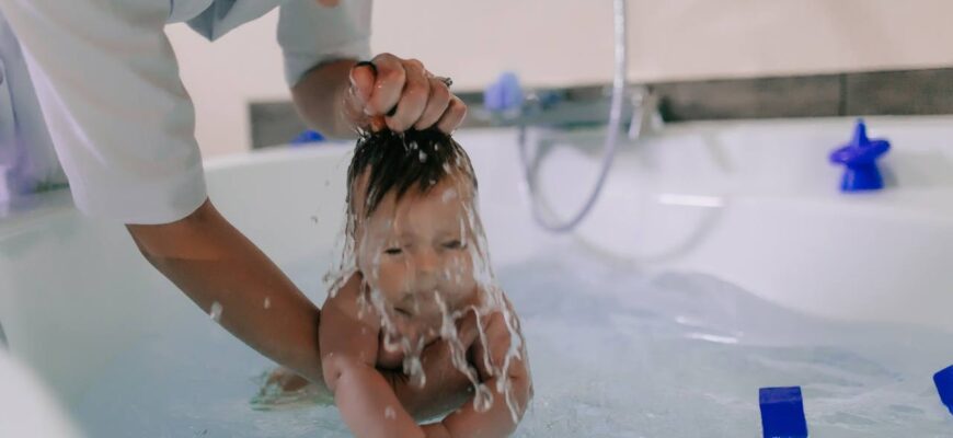 Чи можна купати дитину при підвищеній температурі: поради та рекомендації