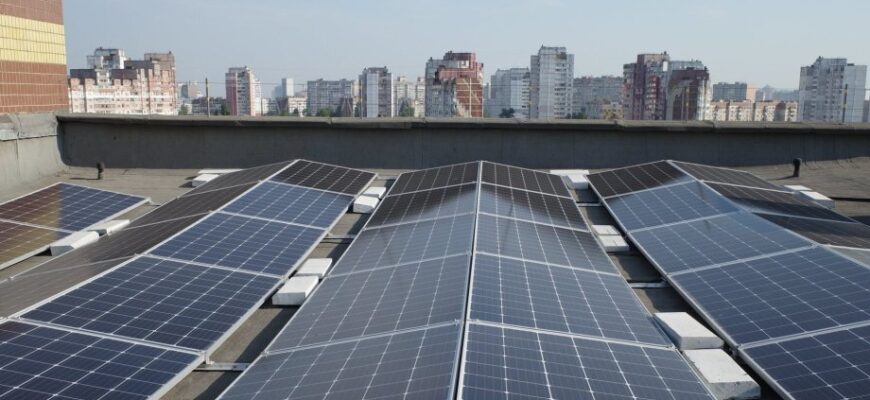 Чи потрібен дозвіл сусідів для монтажу сонячних батарей на будинку?