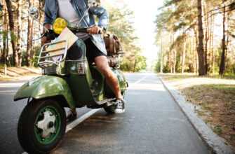 Чи потрібні водійські права для керування мопедом в Україні?