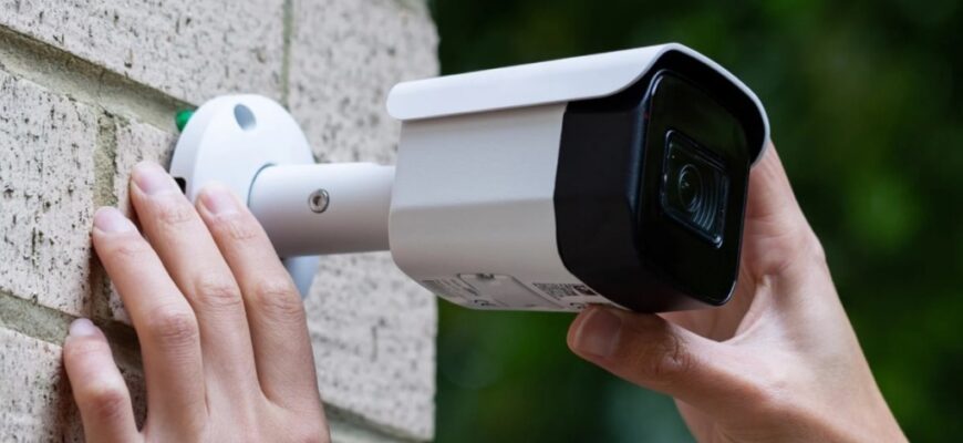 Чи законно сусід може встановити камеру спостереження на території?
