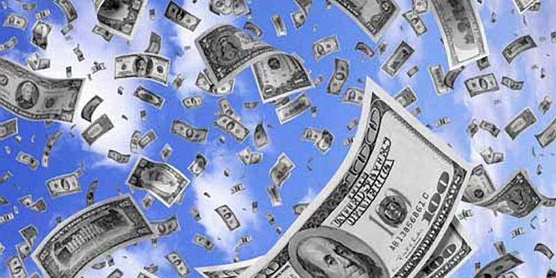 До чого сняться долари та євро: значення снів про валюту