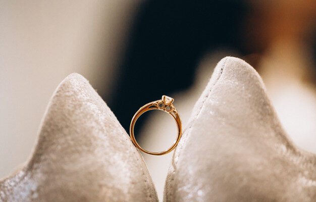 До чого сняться обручки: значення кольорових кілець у снах