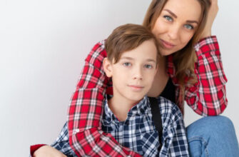 Коли дитина має почати перевертатися: всі важливі етапи розвитку