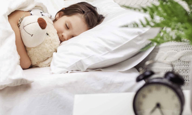 Найкращі пози для сну немовляти: рекомендації педіатрів