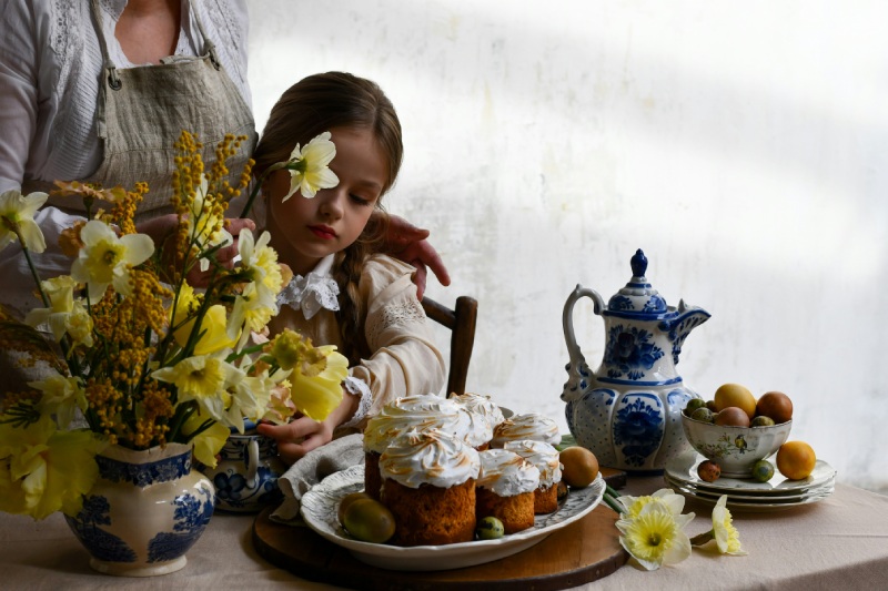 Що означає їсти або пекти паску у сні