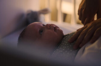 Скільки годин сну потрібно немовляті: оптимальний режим для малюка