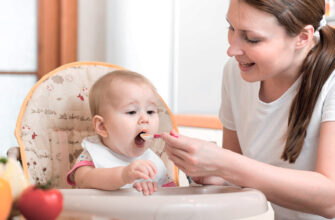 Скільки молока потрібно немовляті в 1 місяць: норми та поради педіатрів
