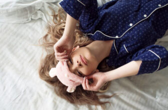 Сонник про багато одягу: розкриття значення та символіки сну