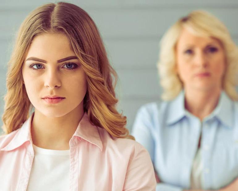 Навіщо сниться сварка з мамою і як витлумачити такий сон?