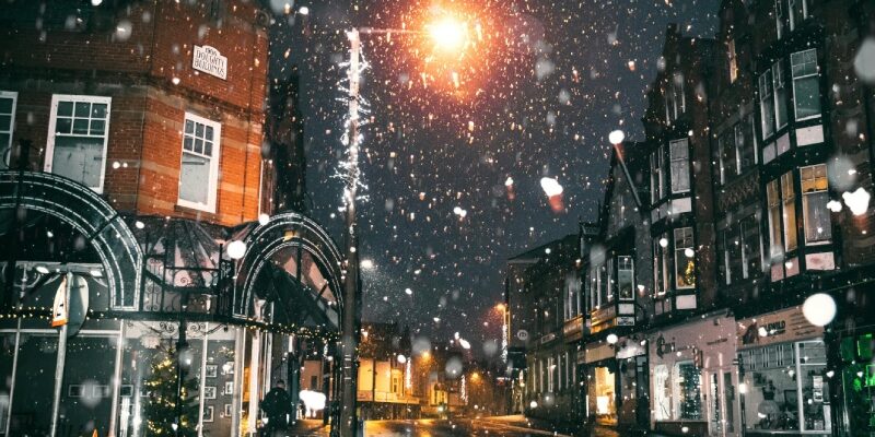 Тлумачення сну: до чого сниться сніг осінню в різних контекстах