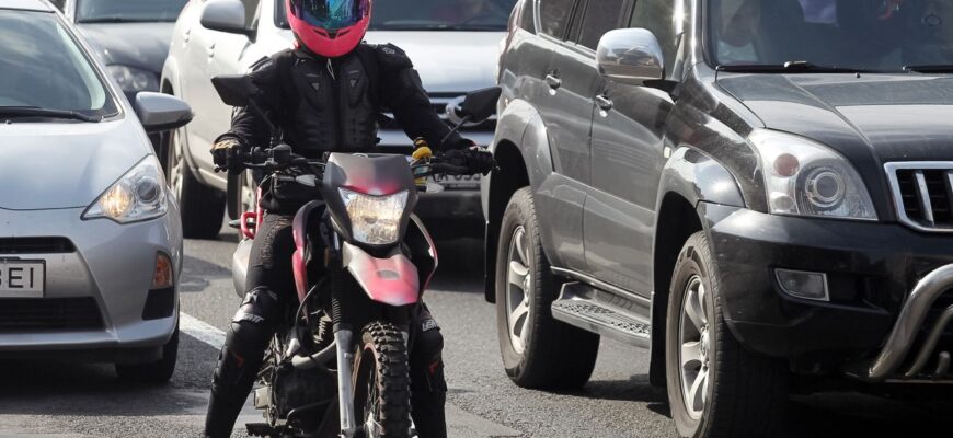 Водій мотоцикла: ваші права на дорозі та безпечні поїздки