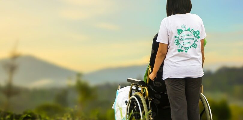 Як оформити догляд за інвалідом 2 групи: правила та поради